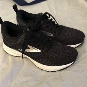 Brooks Revel 5 NWOT